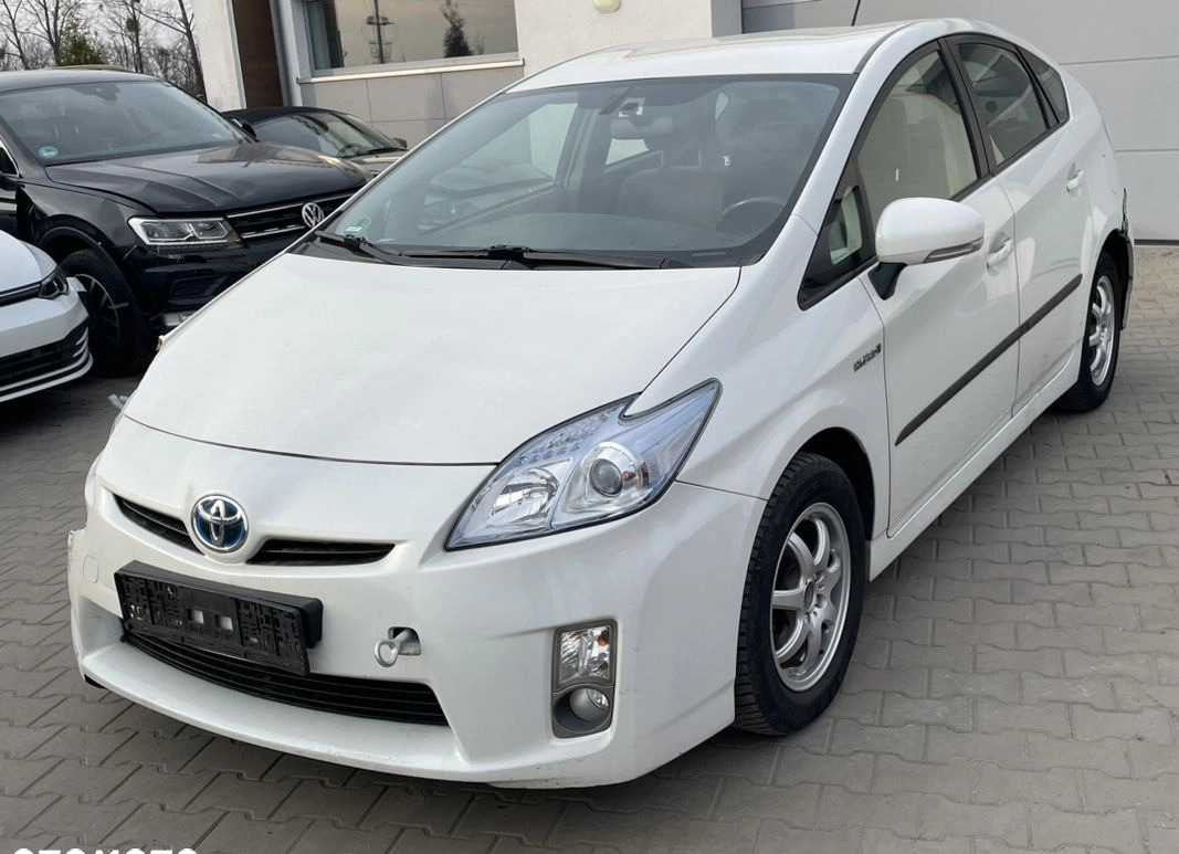 Toyota Prius cena 28900 przebieg: 300000, rok produkcji 2010 z Izbica Kujawska małe 56